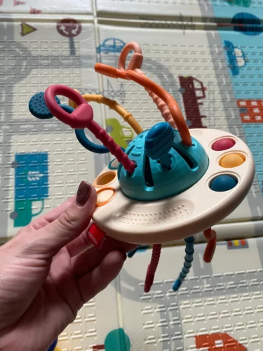 Ollie™ UFO Silicone Pulling Toy photo review